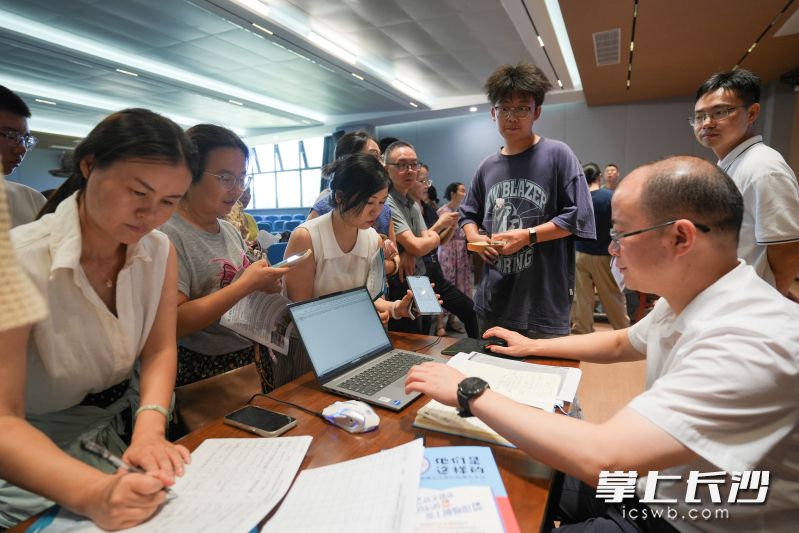 bbin直营网大泽湖校区举行校园开放日活动。